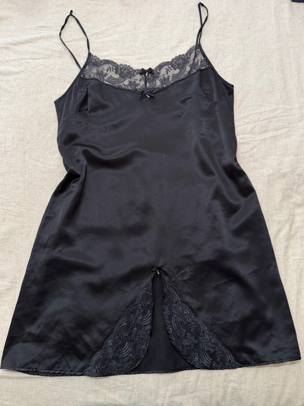 Late 80s/ early 90s VTG Black Lace-Trim Satin Slip chemise / dress - LG-XL